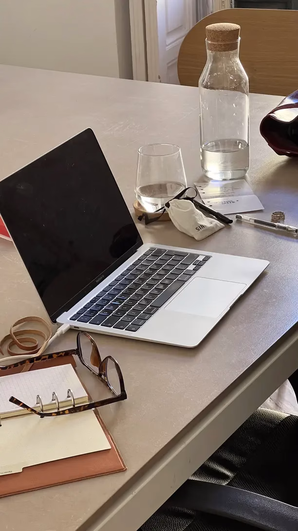 Laptop, notebook and glasses on a desk, representing an independent blogger checking search traffic